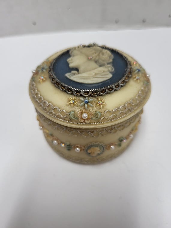 Cameo Trinket Box