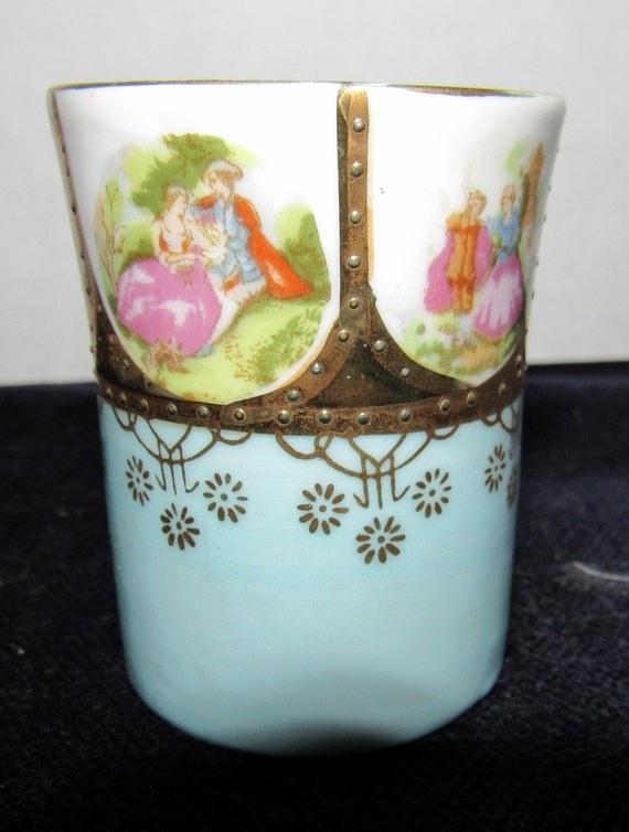 Porcelain toothpick holder with romantic couple