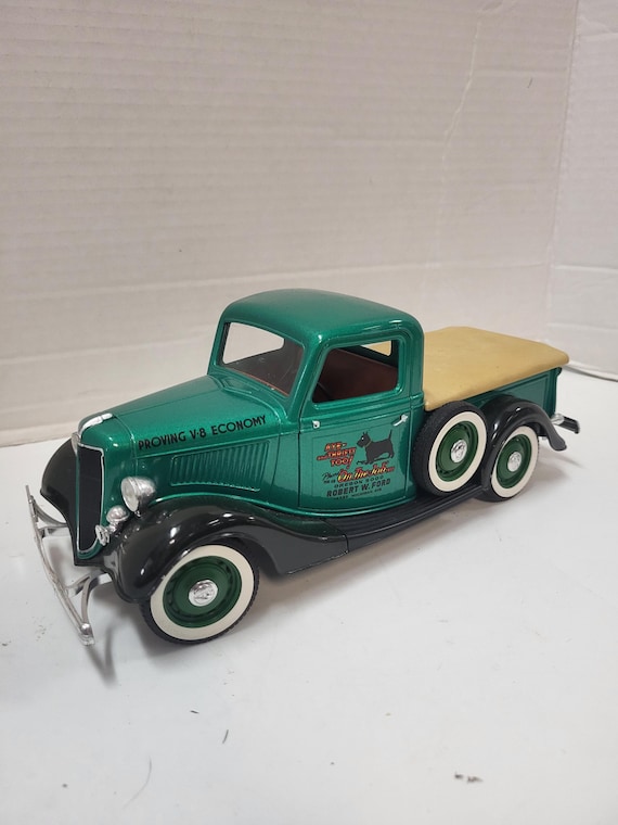 Ford V8 1936 Truck Toy