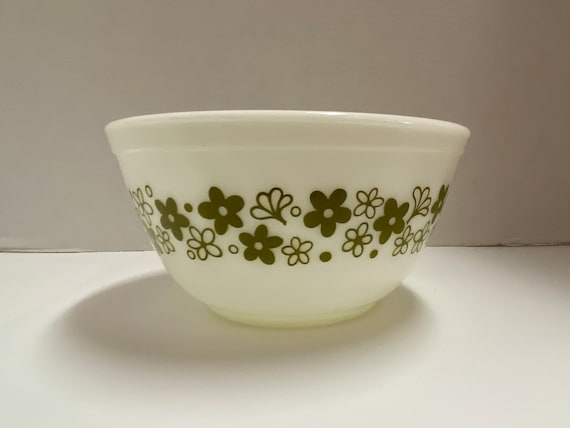 Pyrex 402 Spring Blossom Bowl