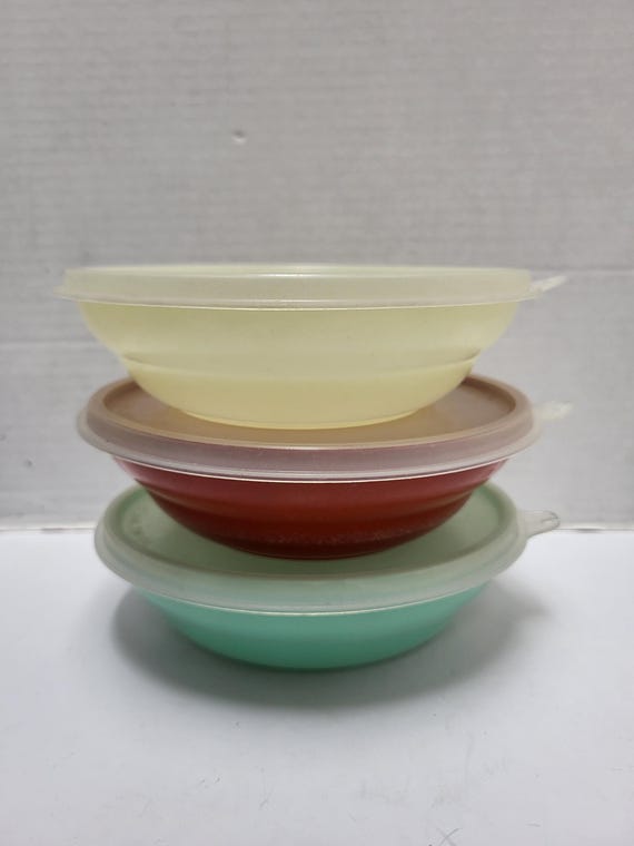 Vintage Tupperware Bowls with Lids (1970s) – 6.5 Inch Diameter