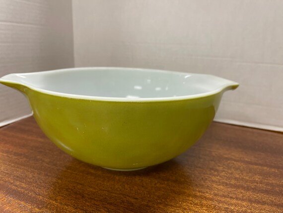 Pyrex #443 Green cinderella bowl