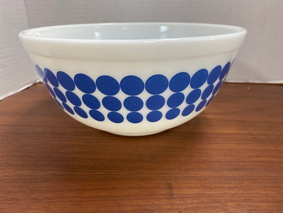Pyrex Blue Dot mixing bowl
