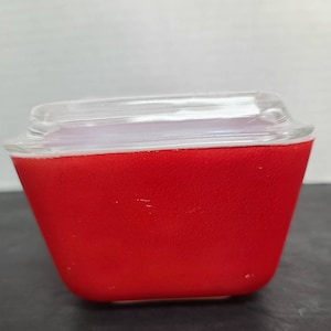 Pyrex red #501 refrigerator dish  with lid