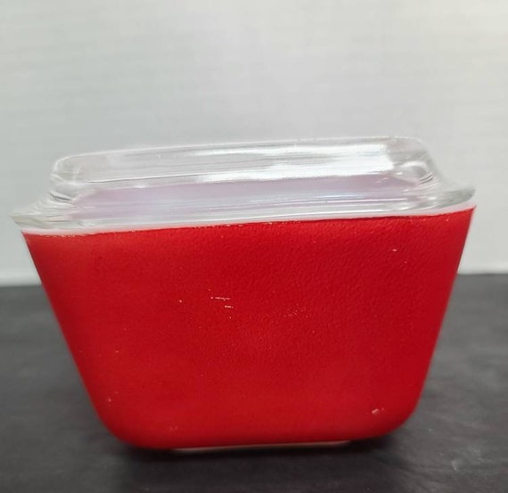 Pyrex red #501 refrigerator dish  with lid