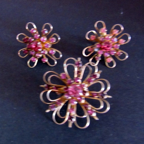 Coro fushia rhinestone flower pin and earrings