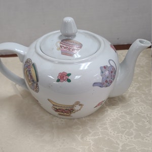 Theepot met theepotontwerp