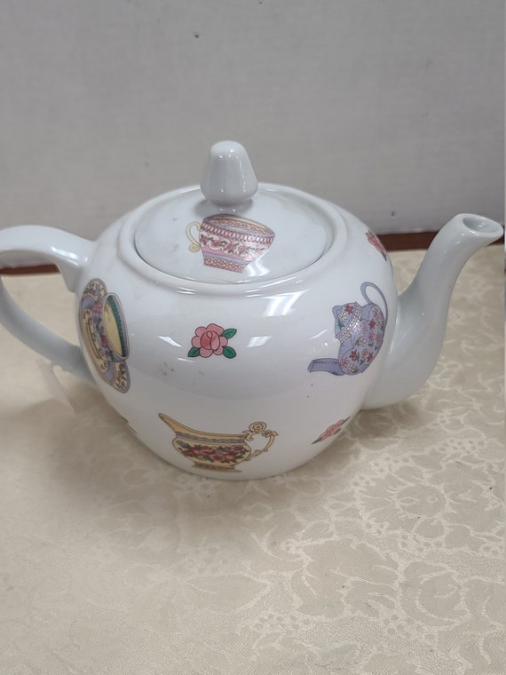 Teapot with teapot design