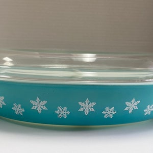 Pyrex Snowflake Divided Dish