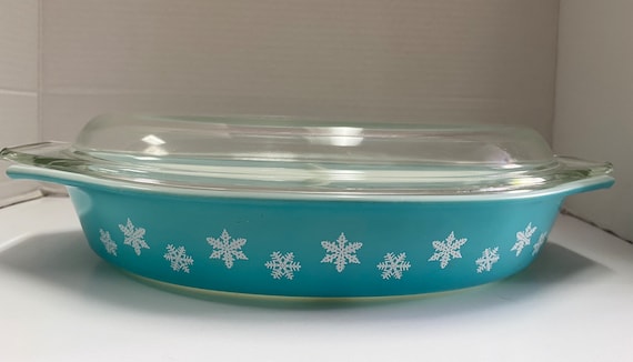 Pyrex Snowflake Divided Dish