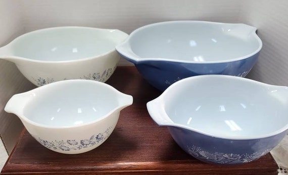 Pyrex Colonial Mist Cinderella mixing bowls