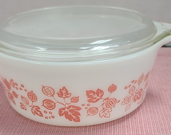 Pyrex Pink Gooseberry casserole #472 with lid