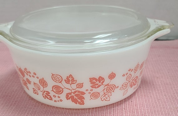 Pyrex Pink Gooseberry casserole #472 with lid