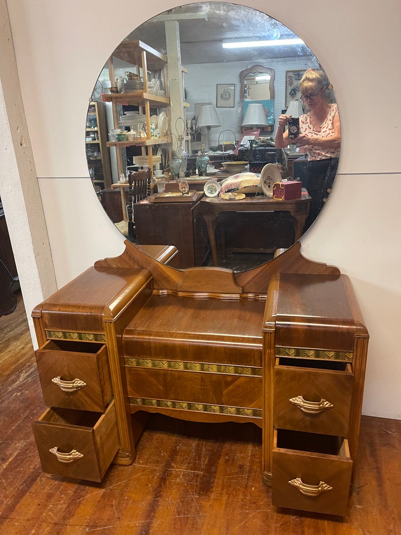 Art Deco Vanity Waterfall With Big Round Mirror Etsy