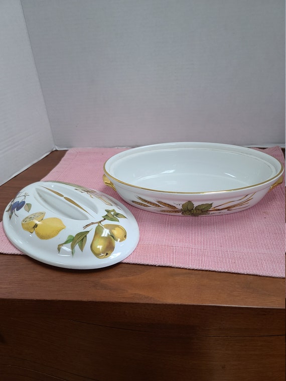 Royal Worcester Evesham Vale vegetable dish with lid