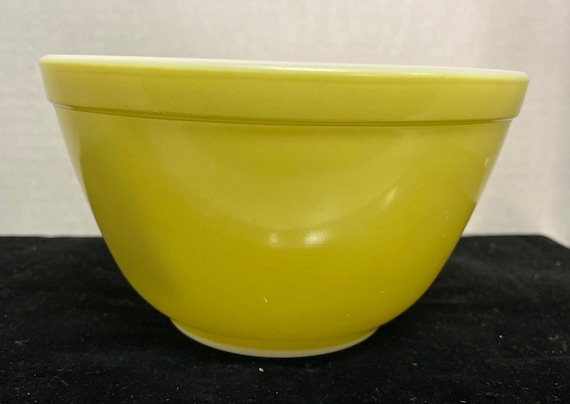 Pyrex Yellow #401 Mixing Bowl