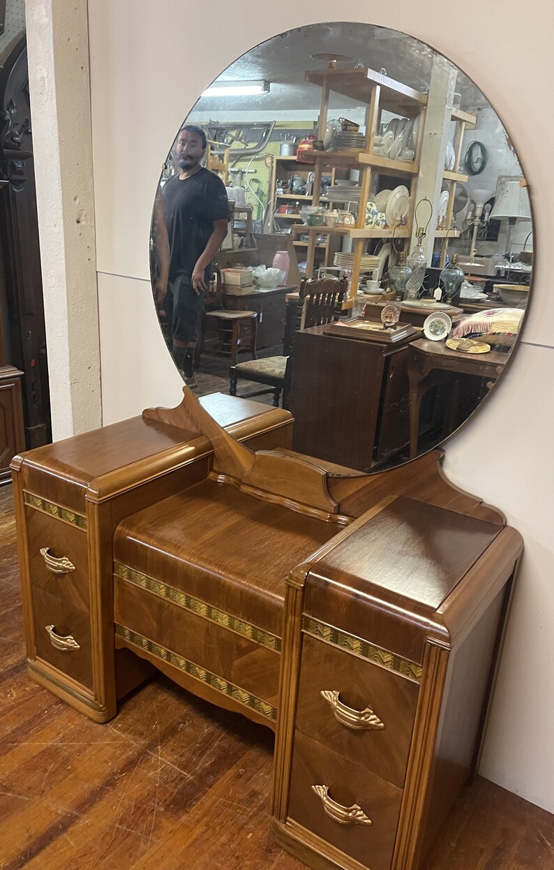 Art Deco Vanity Waterfall With Big Round Mirror Etsy