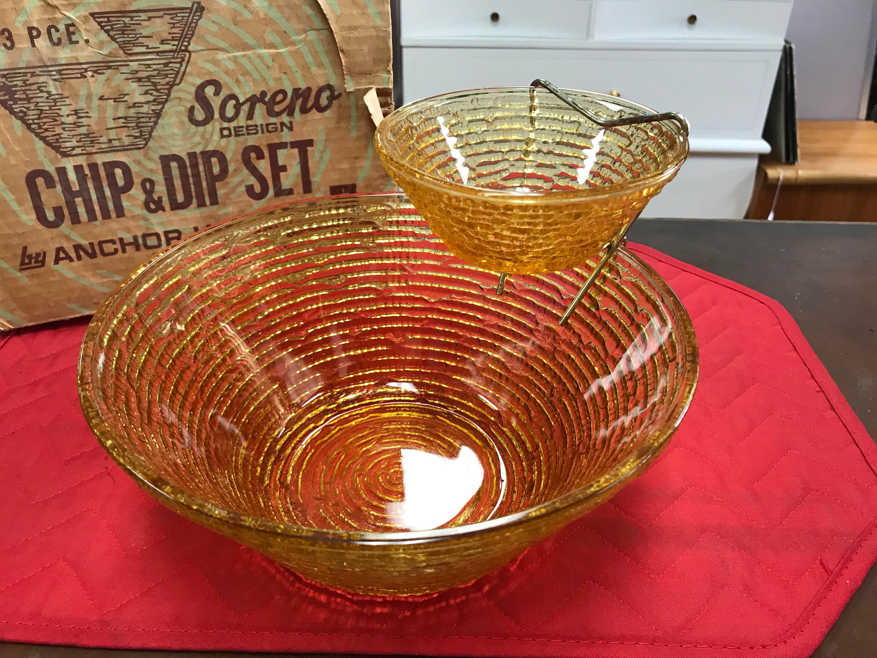 Chip and dip set Anchor Hocking Gold Sorrno design