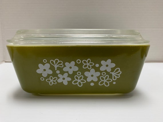 Pyrex CrazyDaisy 502 with Lid