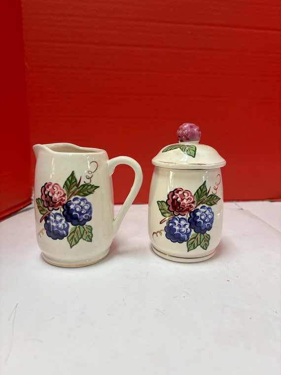 Knotts Berry Farm cream and sugar set from the 60’s