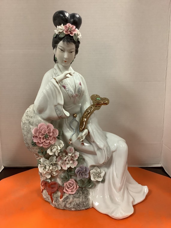 Porcelain Traditional Geihsa Lady Decor