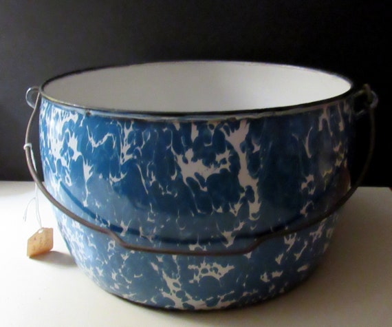 Enamelware blue splatter dutch oven