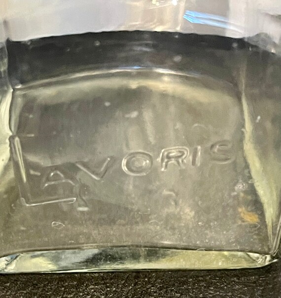 Lavoris mouthwash bottle