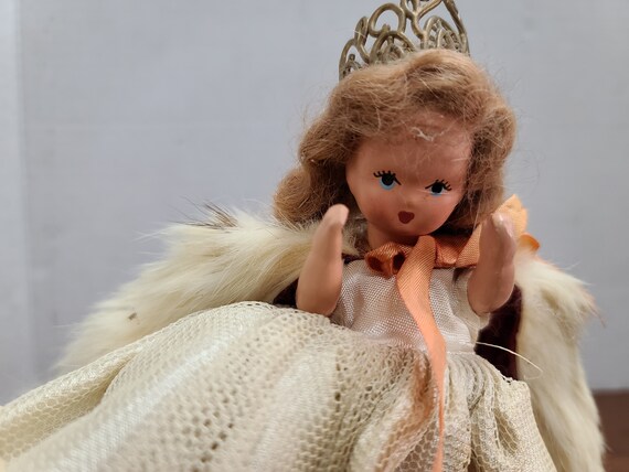 Nancy Ann storybook doll brown hair 5"bisque 1940's in original outfit.