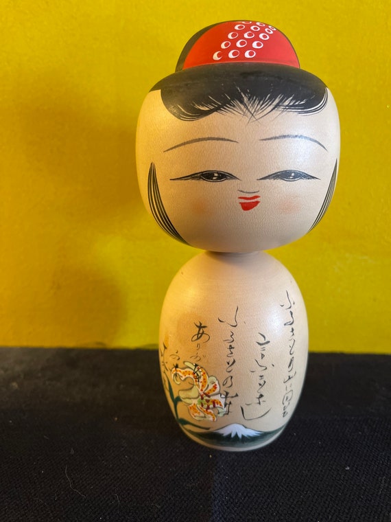 Kokoshi wood doll