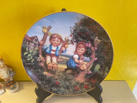 Hummel Apple Tree Boy and Girl plate