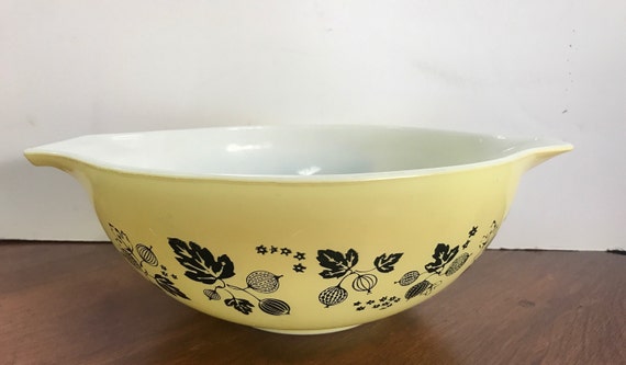 Pyrex Black Gooseberry #444 on yellow