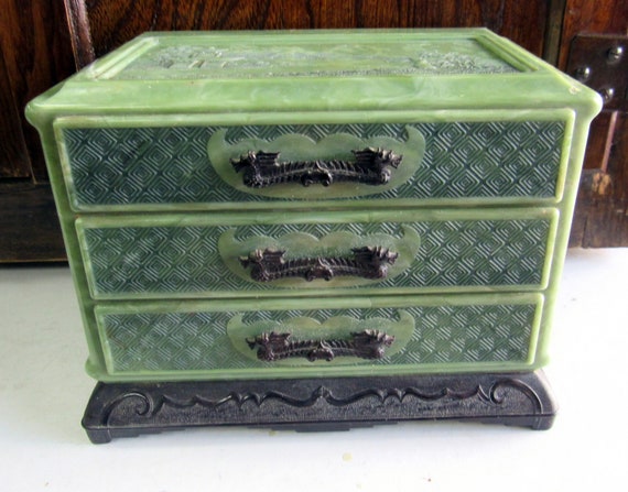 Asian green plastic jewelry box