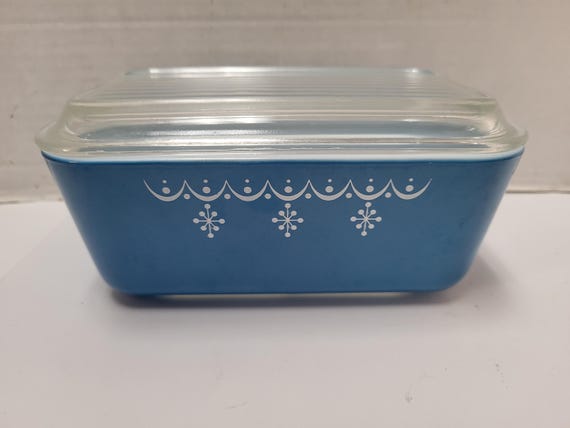 Pyrex Snowflake Garland 502 Refrigerator Dish