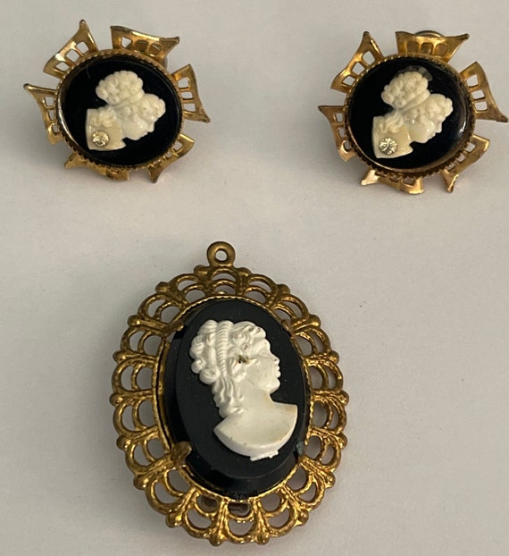 Cameo brooch and earrings set