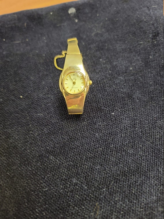 Q&Q superior ladies wristwatch