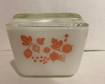 Pyrex Pink Gooseberry #502 Refrigerator dish with lid