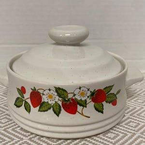 Sheffield Strawberries N Cream Stoneware Crock