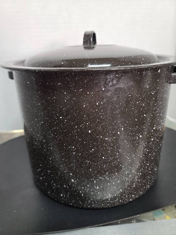 Enamelware stock pot