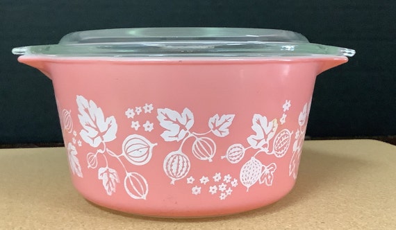 Pyrex pink Gooseberry casserole #473 with lid