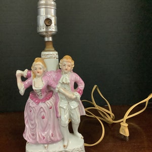 Colonial Couple Lamp