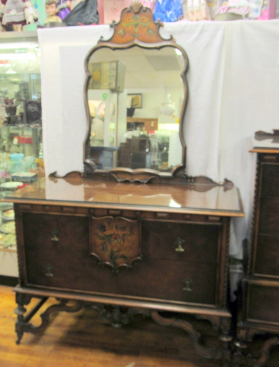 Sligh Chest Of Drawers With Mirror