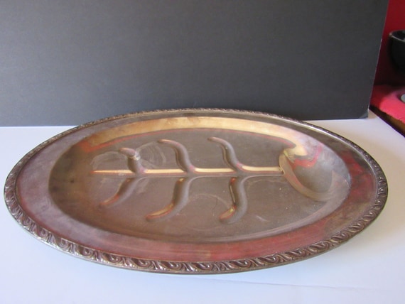 Serving Platter well and tree pattern