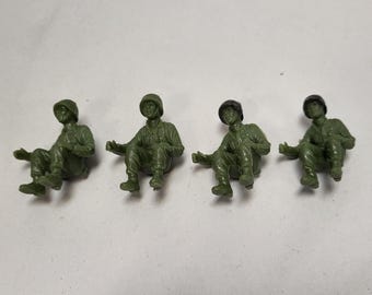 4 soldats en plastique