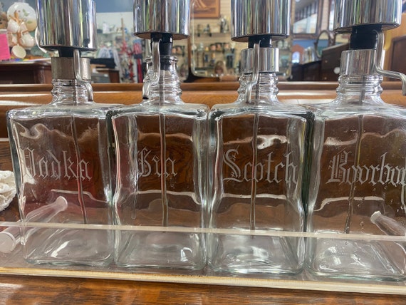 Decanter set with pumps