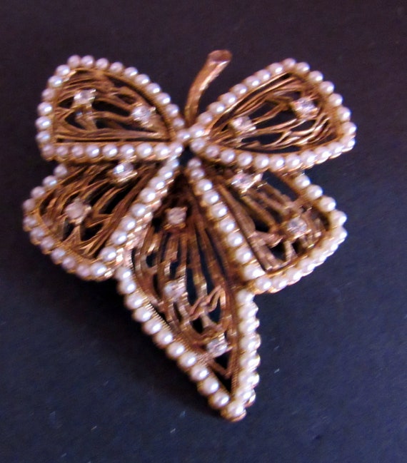 Signed HAR bow brooch