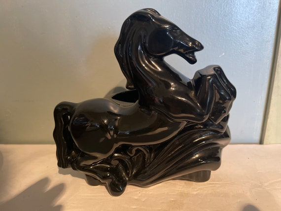 Black Stallion planter