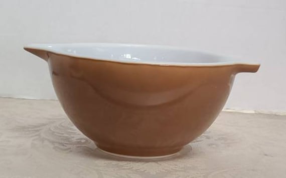 Pyrex chocolate brown cinderella #441 mixing bowl