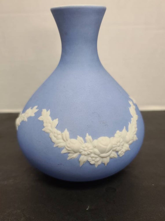 German blue and white vase