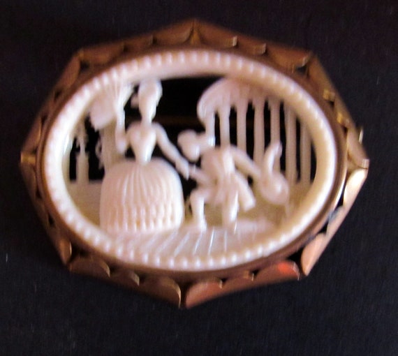 French Silhouette brooch