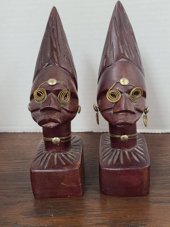 Pair of carved figures